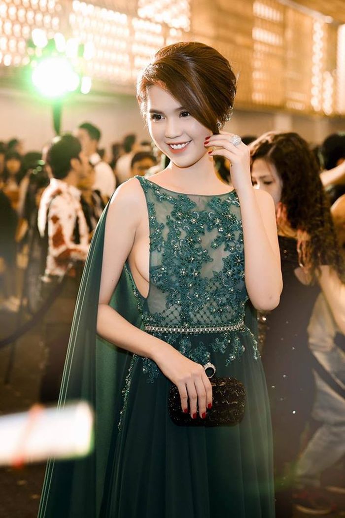 Diện mốt khoe chân ngực mỹ nhân Việt người được khen quyến rũ, người bị chê phản cảm quá lố