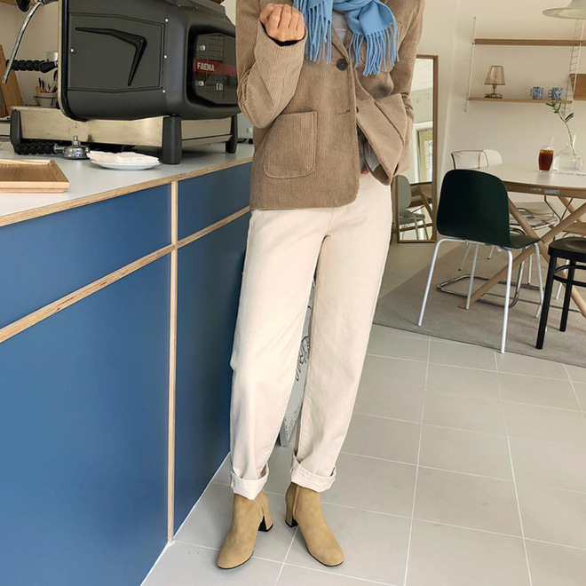 Đáng đầu tư nhất trong tủ đồ thu đông năm nay của nàng công sở chính là ankle boots!