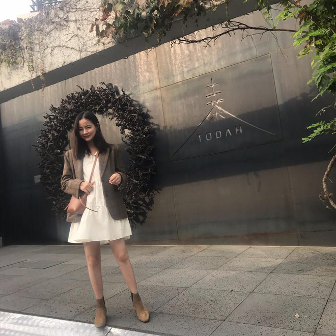 Đáng đầu tư nhất trong tủ đồ thu đông năm nay của nàng công sở chính là ankle boots!