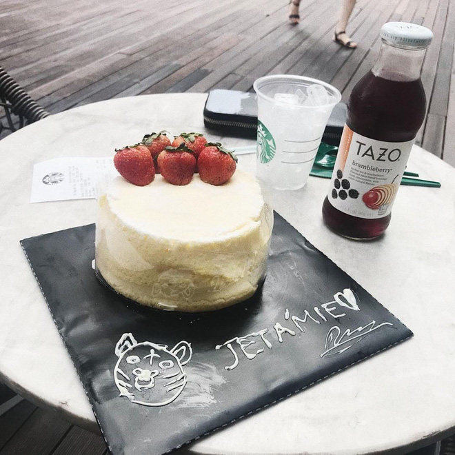 Chuyện tình như mơ của chàng mẫu ảnh 1m75 và cô nữ sinh 1m51: Đừng làm fangirl nữa, làm bạn gái anh nhé! Chuyện tình như mơ của chàng mẫu ảnh 1m75 và cô nữ sinh 1m51: Đừng làm fangirl nữa, làm bạn gái anh nhé!