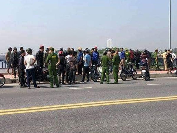 Cô gái 19 tuổi mang thai nhảy sông tự tử trước sự sững sờ của bạn trai