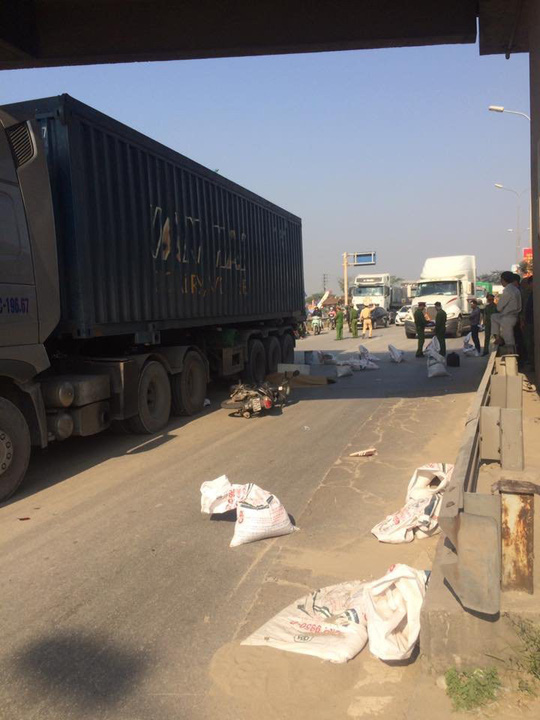 3 xe va chạm, 2 giáo viên tiếng Anh người nước ngoài thương vong