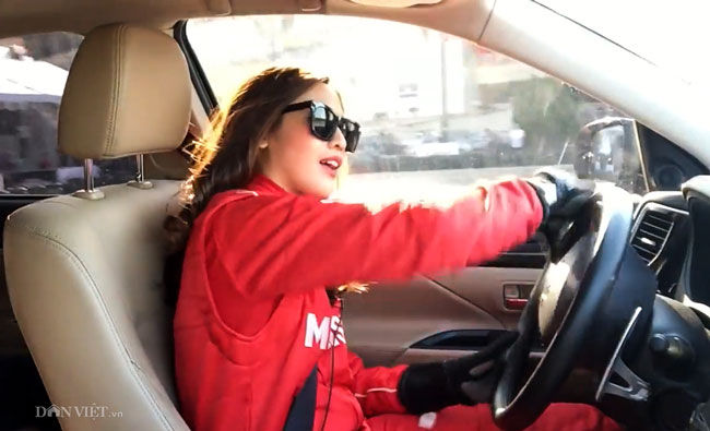 Clip: Đã mắt xem nữ hoàng quái xế Leona Chin đốt lốp ở Mỹ Đình