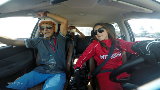 Clip: Đã mắt xem nữ hoàng quái xế Leona Chin đốt lốp ở Mỹ Đình