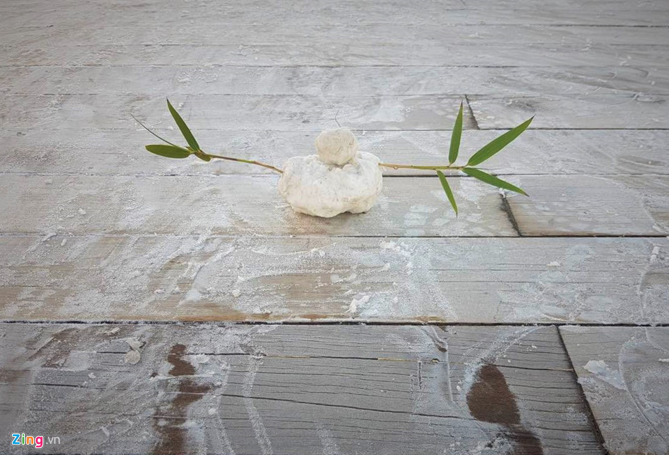 Sương đọng thành lớp băng mỏng trên đỉnh Fansipan