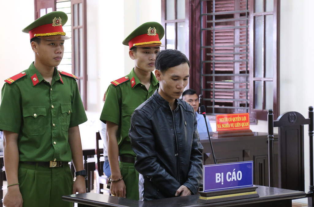 Hai người phụ nữ ở phiên tòa xử kẻ giết người chôn xác