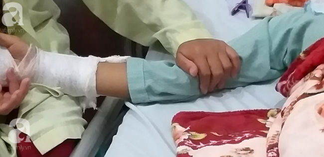 Cha của nữ sinh bị hàng xóm hiếp và chém gần lìa hai tay: Tôi bủn rủn, tối sầm khi nghe tin