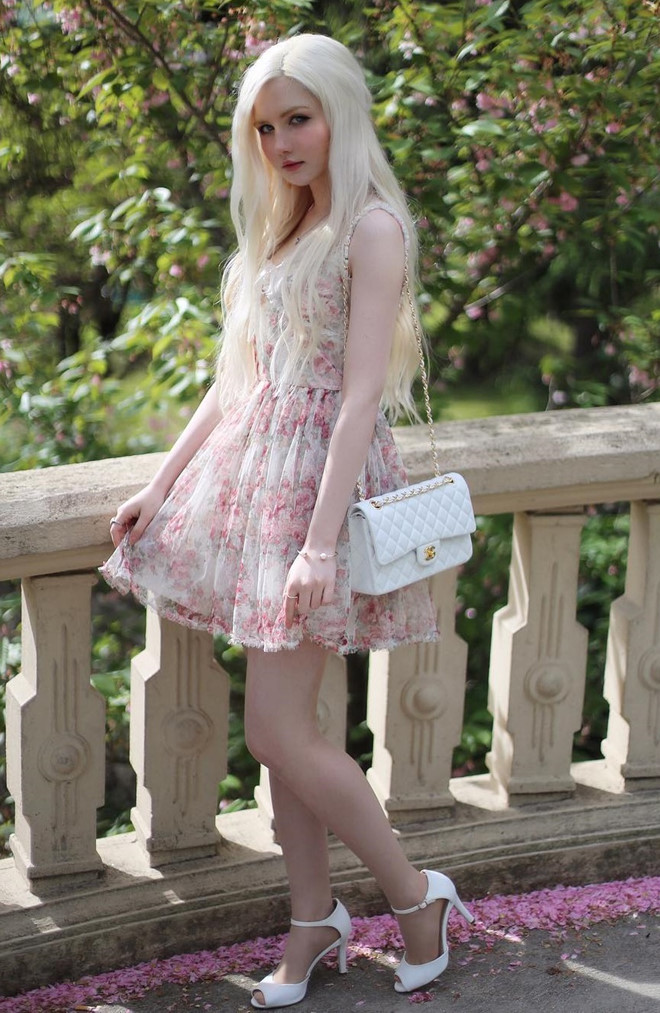 Hot girl 19 tuổi xinh như búp bê, được gọi là tiên nữ giáng trần