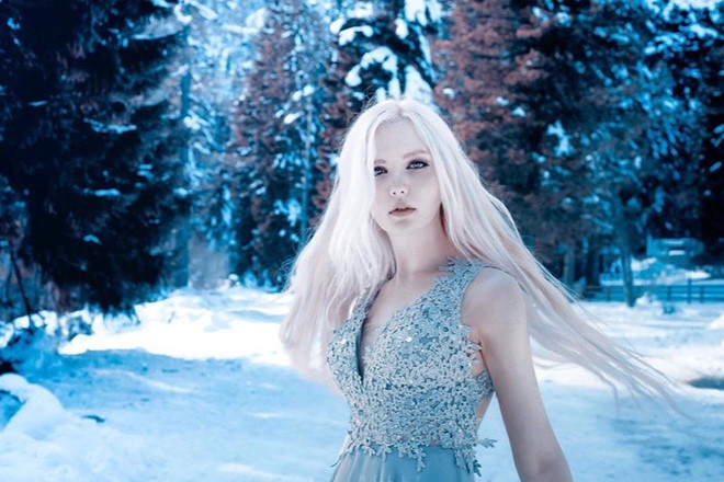 Hot girl 19 tuổi xinh như búp bê, được gọi là tiên nữ giáng trần