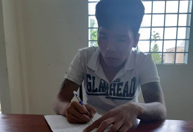 Dùng ma túy xong, nam 9X cầm dao gõ cửa từng phòng trọ để cướp