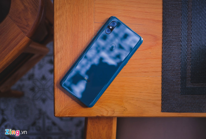 Smartphone RAM 10 GB đầu tiên ra mắt tại VN