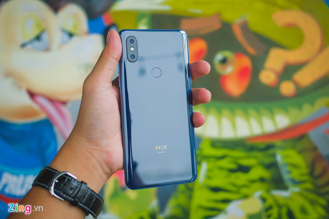 Smartphone RAM 10 GB đầu tiên ra mắt tại VN