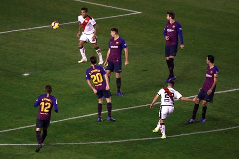 Vallecano 2-3 Barca: Người hùng Suarez