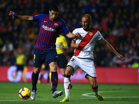 Vallecano 2-3 Barca: Người hùng Suarez