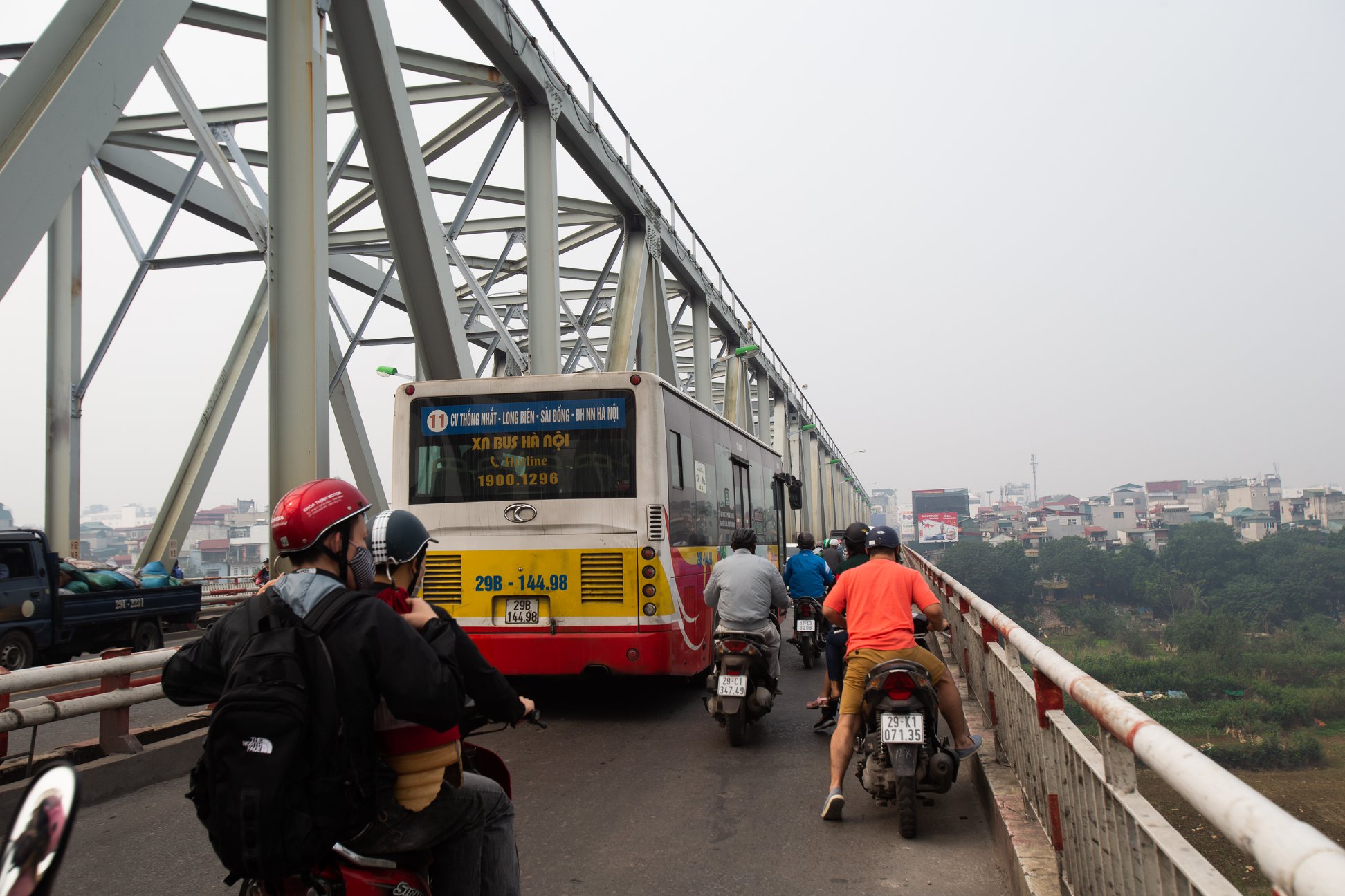 Cầu Chương Dương: Nguy hiểm chết người rình rập nơi làn hỗn hợp