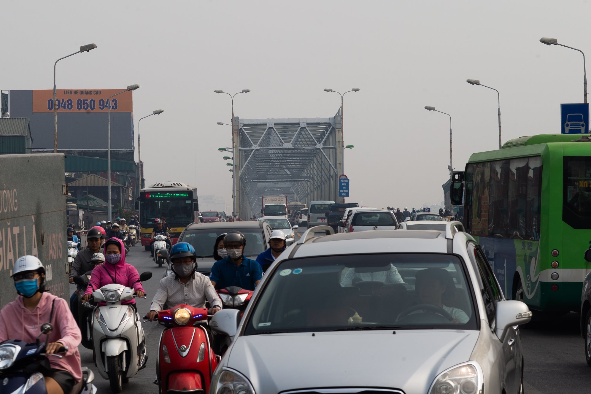 Cầu Chương Dương: Nguy hiểm chết người rình rập nơi làn hỗn hợp