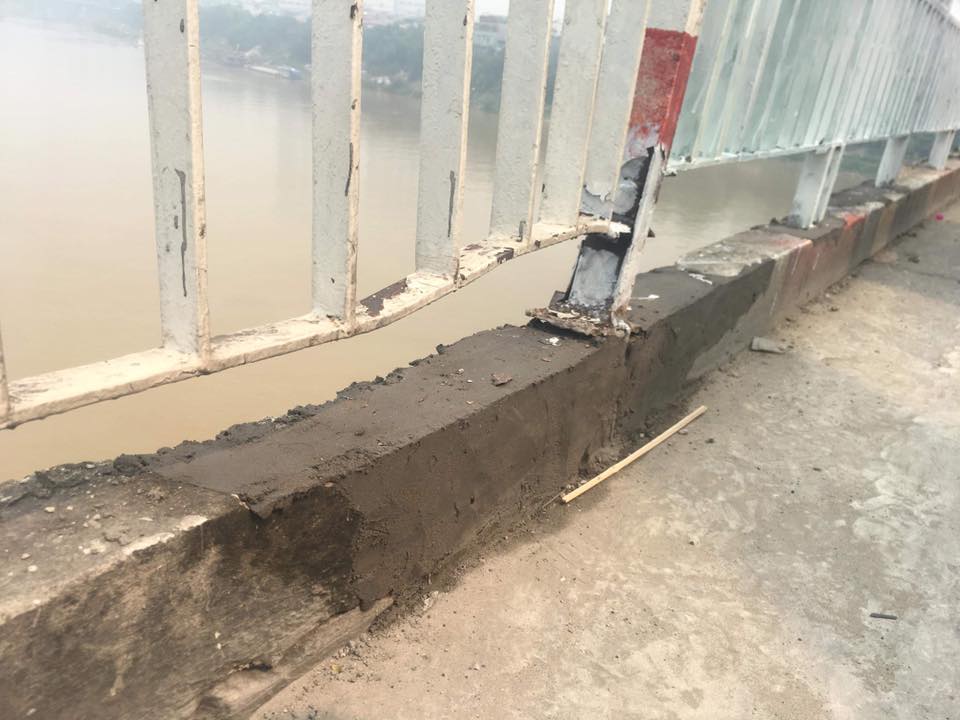 Cầu Chương Dương: Nguy hiểm chết người rình rập nơi làn hỗn hợp