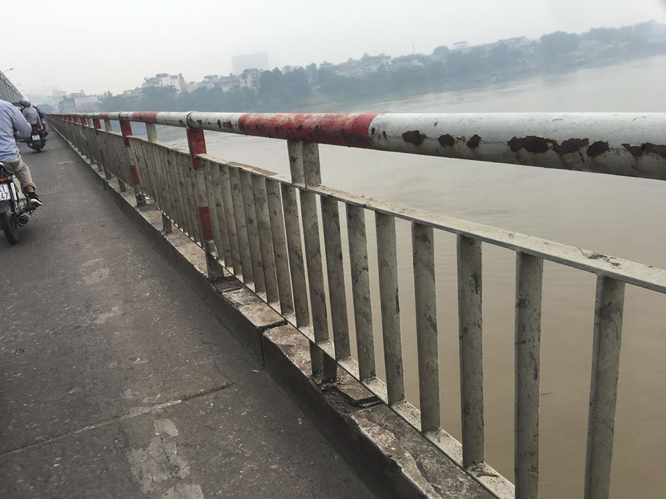 Cầu Chương Dương: Nguy hiểm chết người rình rập nơi làn hỗn hợp