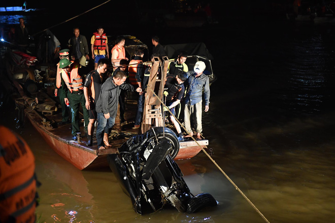 Xác định được danh tính chủ xe ô tô đâm gãy thành cầu Chương Dương lao xuống sông Hồng khiến 2 người tử vong