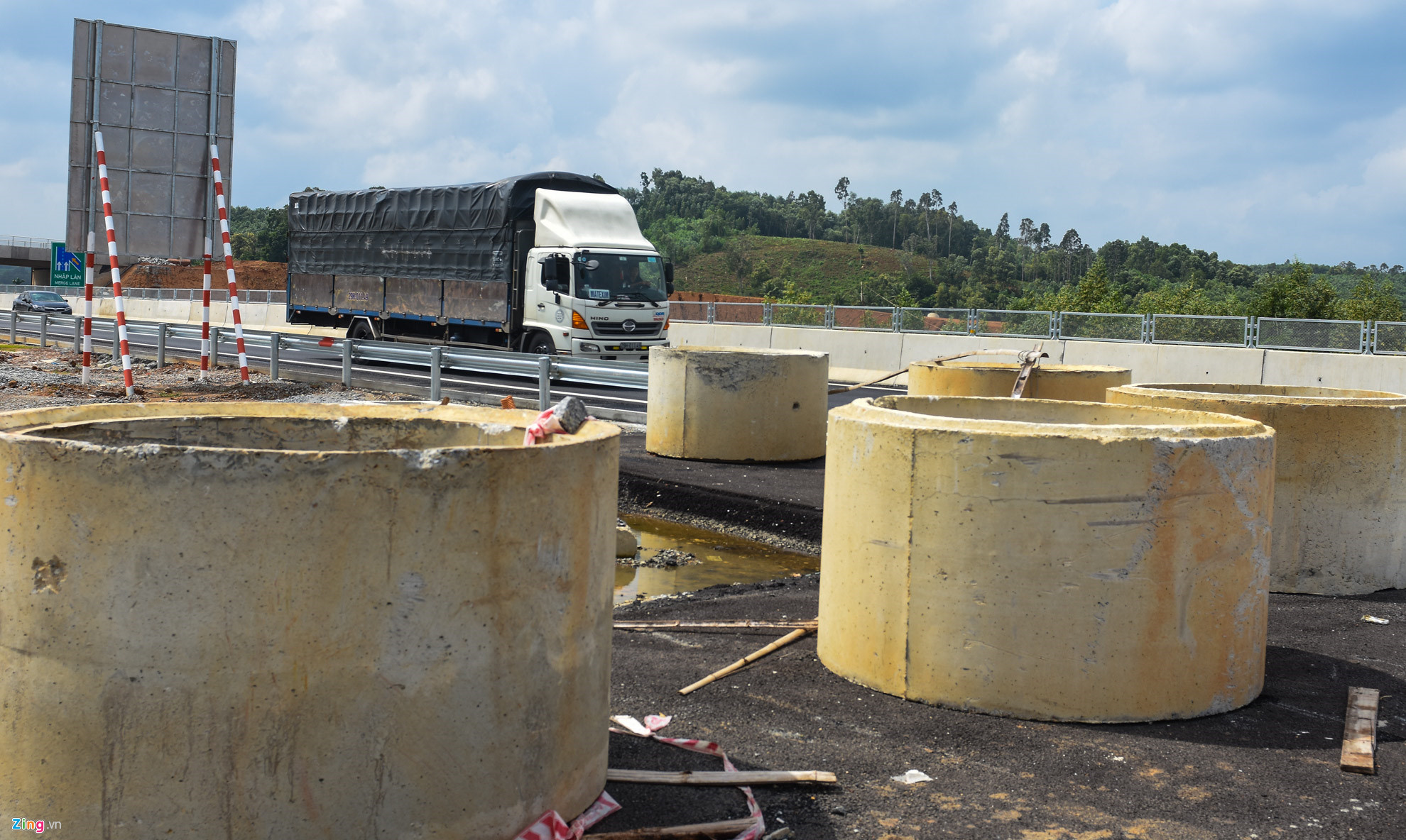 Video ảnh: Cận cảnh vòng xoay cao tốc 34.500 tỷ sụt lún cần 300 ngày khắc phục