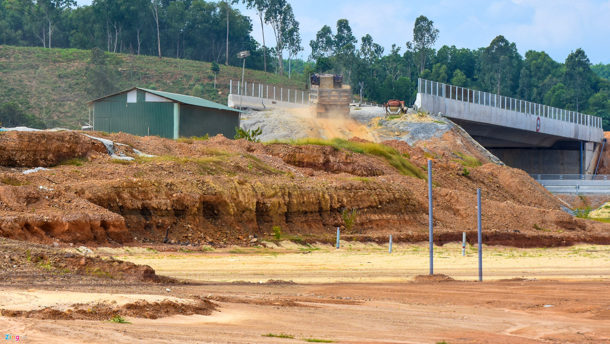 Video ảnh: Cận cảnh vòng xoay cao tốc 34.500 tỷ sụt lún cần 300 ngày khắc phục