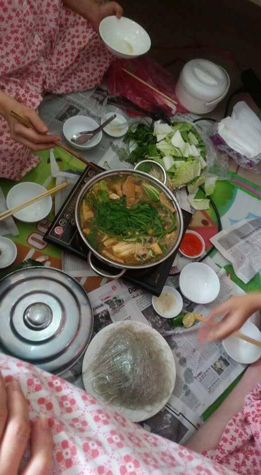 Vợ vào phòng chờ đẻ vẫn đòi ăn lẩu, ông chồng kêu trời còn dân mạng lại thấy lạc quan hết phần thiên hạ