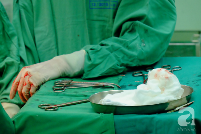 Bác sĩ Sài Gòn tìm người có nhóm máu hiếm gặp AB/Rh(-) cứu sản phụ băng huyết sau sinh