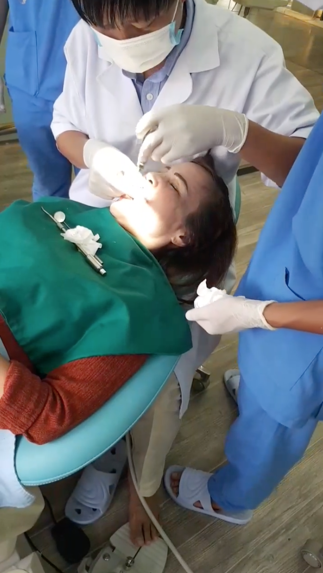 Cô dâu 62 tuổi tiếp tục chi hơn 200 triệu để trùng tu bộ nhá sau khi căng da mặt