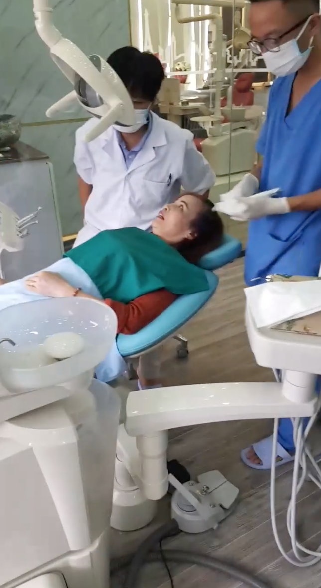 Cô dâu 62 tuổi tiếp tục chi hơn 200 triệu để trùng tu bộ nhá sau khi căng da mặt