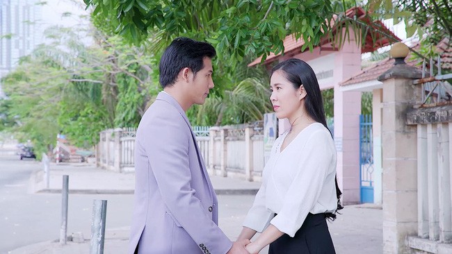 Lộ ảnh hậu trường Hương - Công ở cùng nhau khi gặp nạn, khán giả hò hét tẩy chay Gạo Nếp Gạo Tẻ