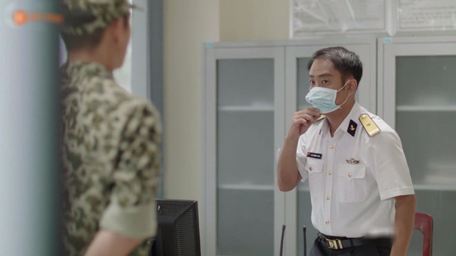 Hết hồn với sạn y học trong Hậu Duệ Mặt Trời bản Việt: Khả Ngân chơi liều, bỏ khẩu trang tiếp xúc với người bị bệnh dịch