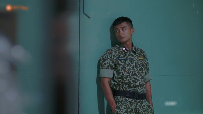 Hết hồn với sạn y học trong Hậu Duệ Mặt Trời bản Việt: Khả Ngân chơi liều, bỏ khẩu trang tiếp xúc với người bị bệnh dịch