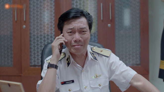 Hết hồn với sạn y học trong Hậu Duệ Mặt Trời bản Việt: Khả Ngân chơi liều, bỏ khẩu trang tiếp xúc với người bị bệnh dịch