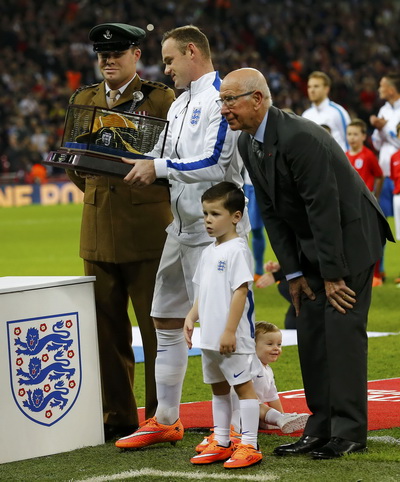 Sốc: Wayne Rooney sắp nhận lại băng thủ quân tuyển Anh