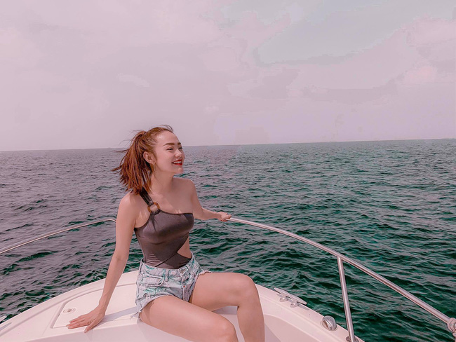 Minh Hằng gây bão mạng vì lần đầu khoe đi chơi cùng bạn trai