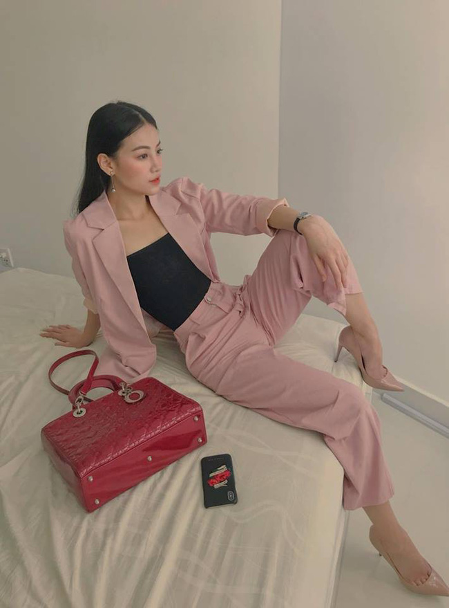 Ảnh đời thường của Tân Hoa hậu Trái Đất 2018: Tiếng Anh chuẩn, thành tích học xuất sắc, lại còn đẹp hết phần thiên hạ Ảnh đời thường của Tân Hoa hậu Trái Đất 2018: Tiếng Anh chuẩn, thành tích học xuất sắc, lại còn đẹp hết phần thiên hạ