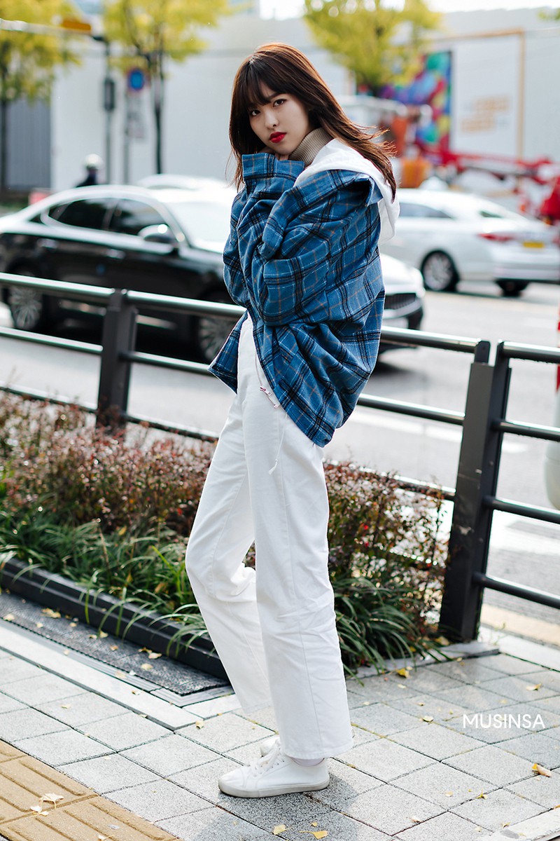 Street style giới trẻ Hàn tuần qua chứng minh: mix đồ đơn giản, thoải mái luôn đẹp và cool nhất