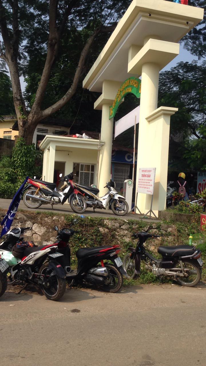 Dân phượt kéo đến ngắm hoa dã quỳ, đường lên Ba Vì thất thủ ngày cuối tuần