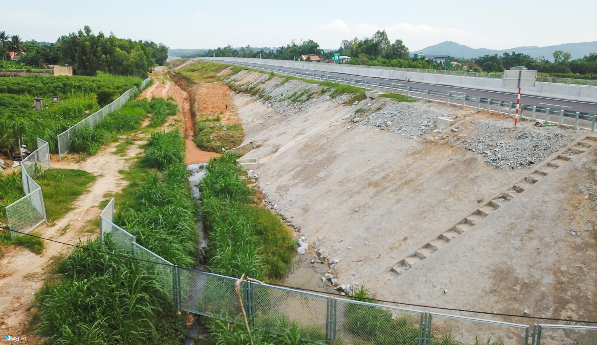 Video ảnh: Dân khốn khổ vì nhà thầu cao tốc 34.500 tỷ chậm khắc phục đường