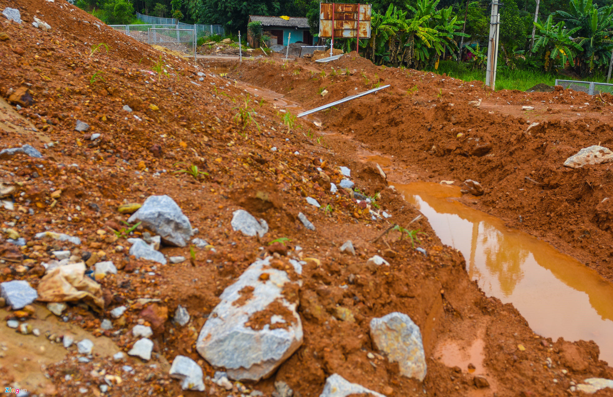 Video ảnh: Dân khốn khổ vì nhà thầu cao tốc 34.500 tỷ chậm khắc phục đường