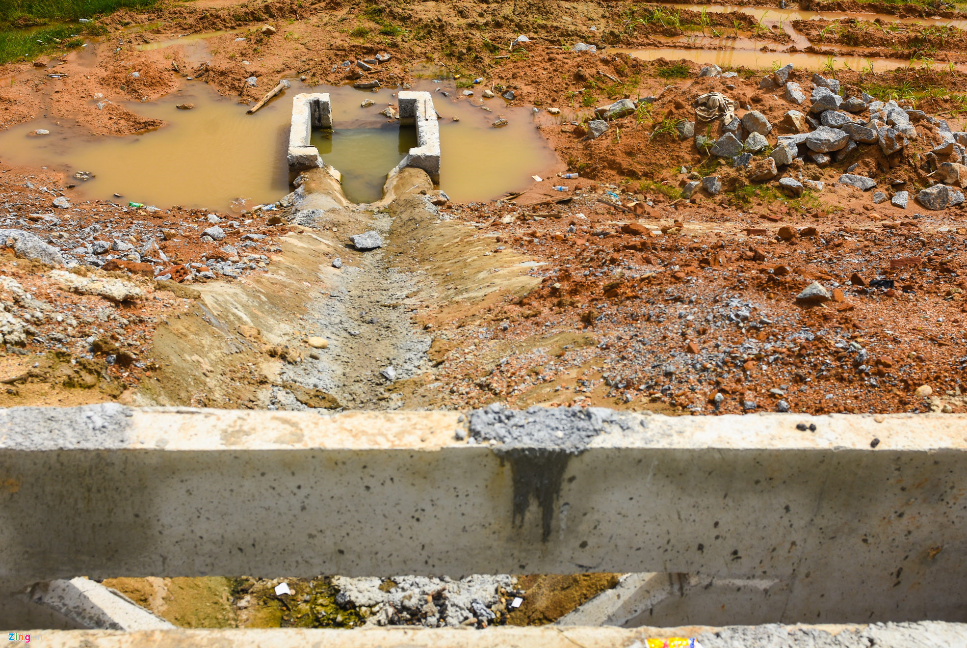 Video ảnh: Dân khốn khổ vì nhà thầu cao tốc 34.500 tỷ chậm khắc phục đường