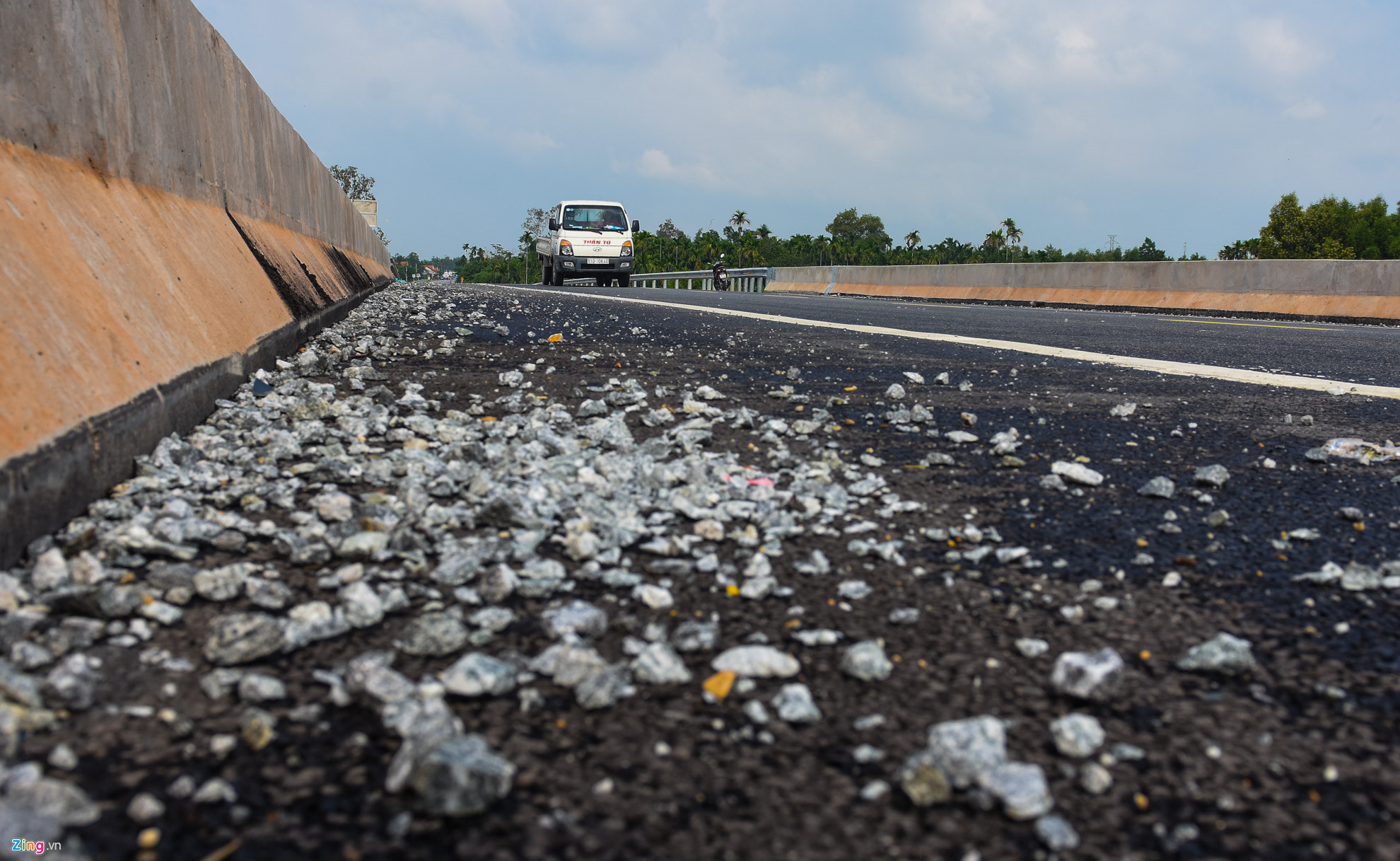 Video ảnh: Dân khốn khổ vì nhà thầu cao tốc 34.500 tỷ chậm khắc phục đường