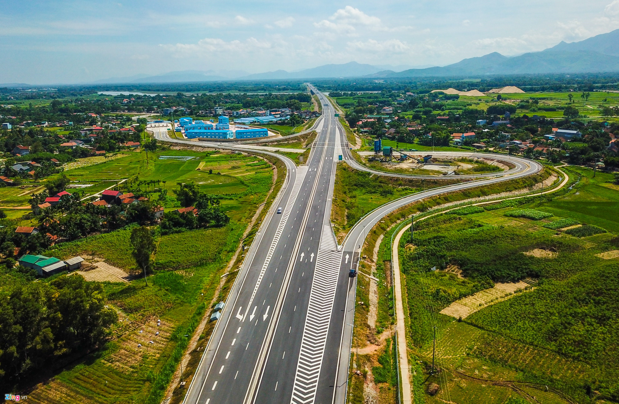 Video ảnh: Dân khốn khổ vì nhà thầu cao tốc 34.500 tỷ chậm khắc phục đường