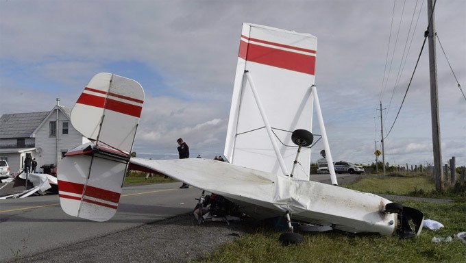 Hai máy bay đâm nhau giữa trời