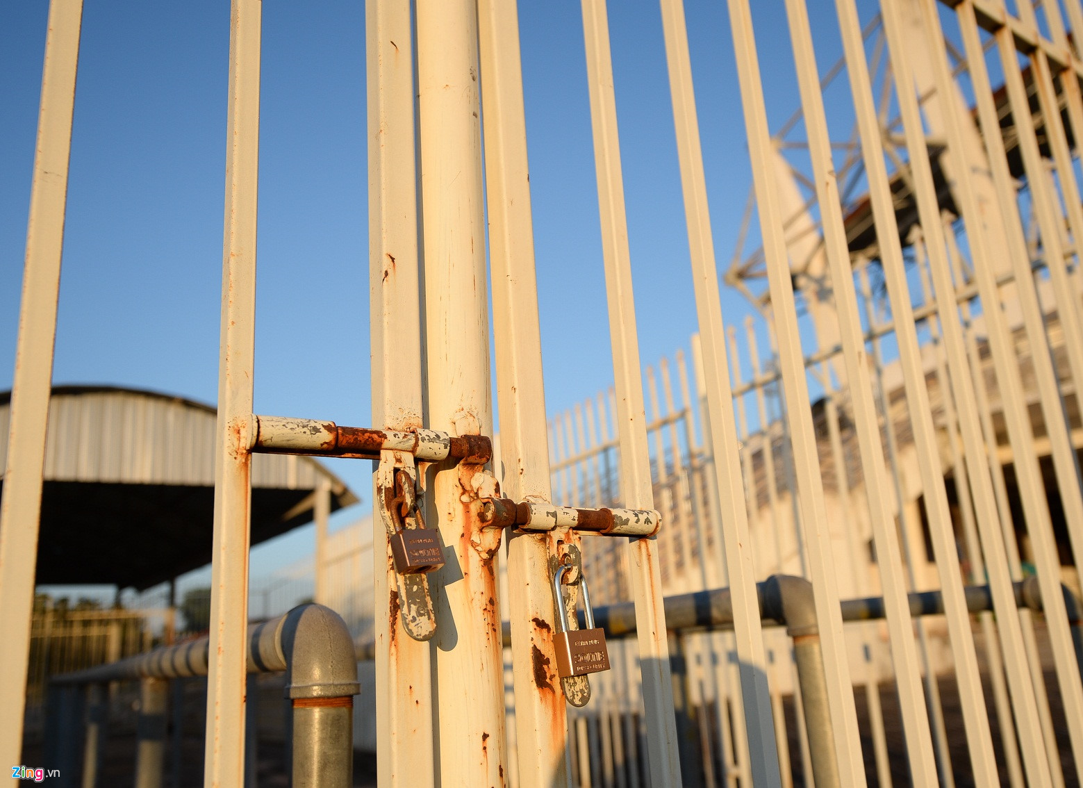 Video ảnh: Sân vận động trận Lào - Việt Nam nhếch nhác sát ngày thi đấu