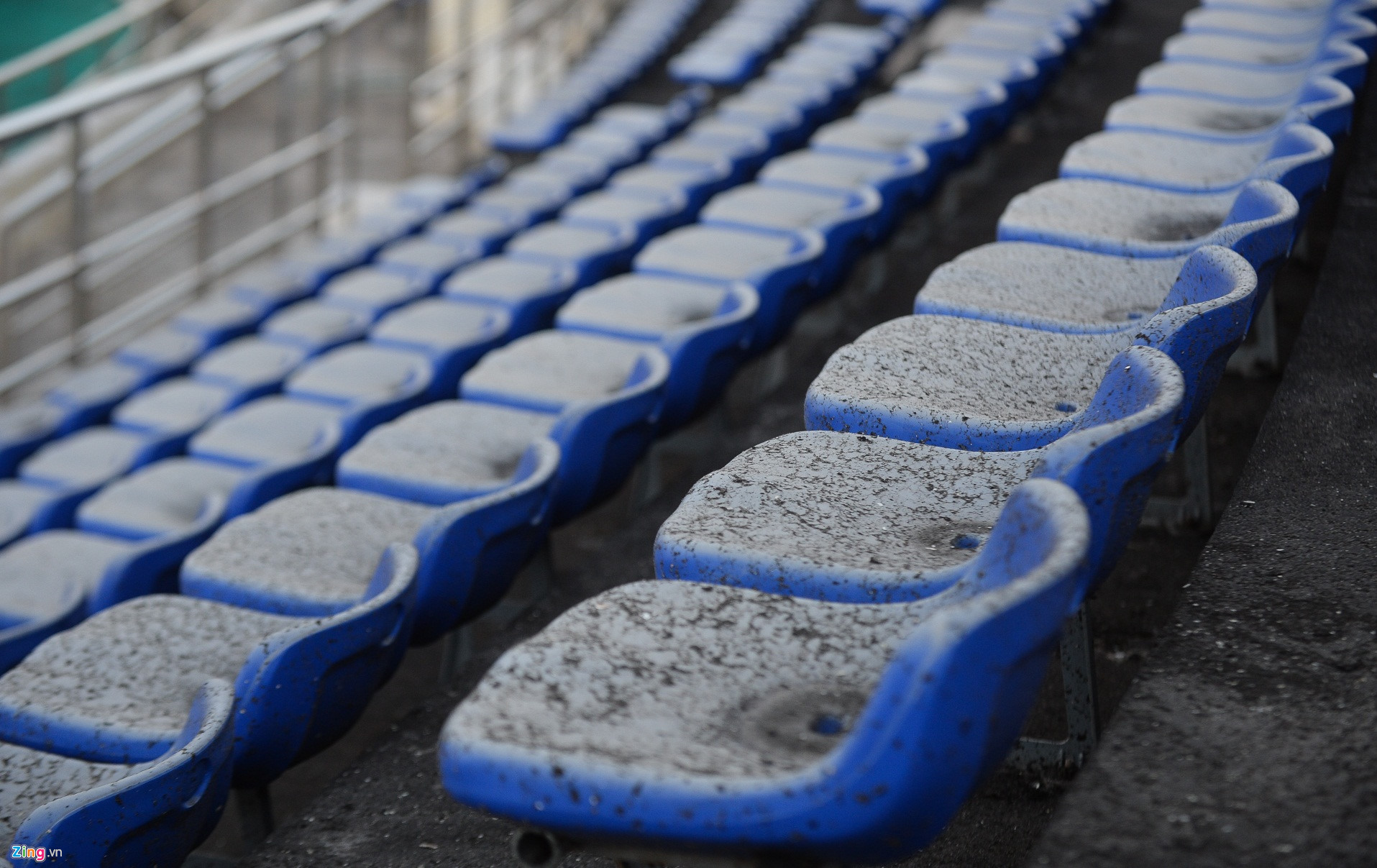 Video ảnh: Sân vận động trận Lào - Việt Nam nhếch nhác sát ngày thi đấu