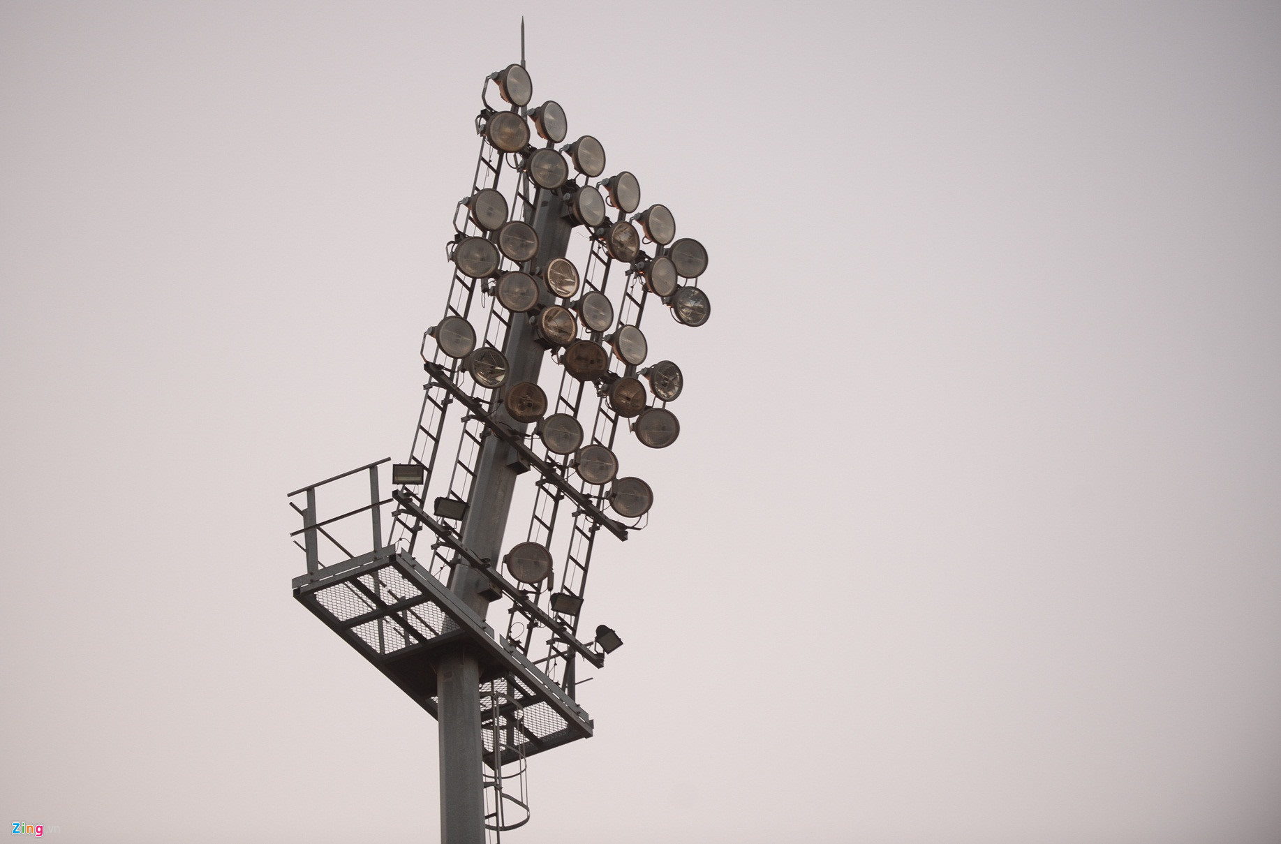 Video ảnh: Sân vận động trận Lào - Việt Nam nhếch nhác sát ngày thi đấu