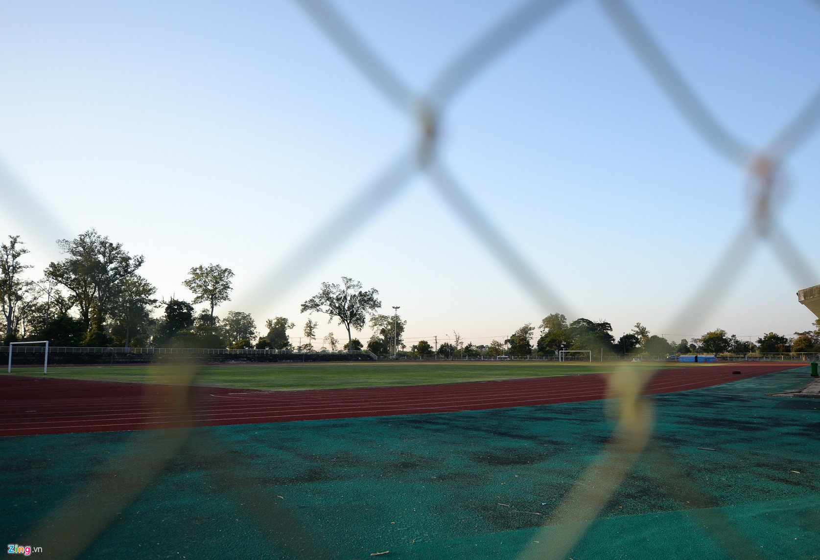 Video ảnh: Sân vận động trận Lào - Việt Nam nhếch nhác sát ngày thi đấu