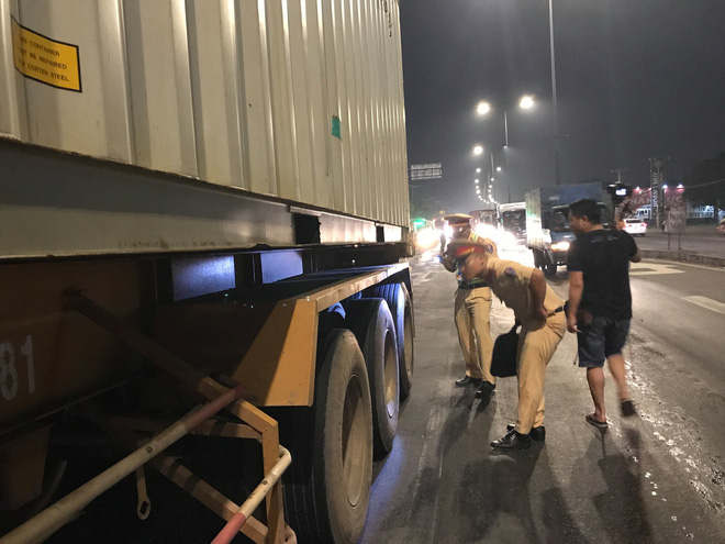 Ô tô 4 chỗ bỏ chạy trong vụ tai nạn khiến nam thanh niên tử vong ở Sài Gòn