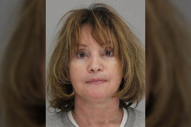 Không an tâm khi gửi con 6 tháng tuổi, bố gắn camera vào ghế ngồi, phát hiện điều đau lòng